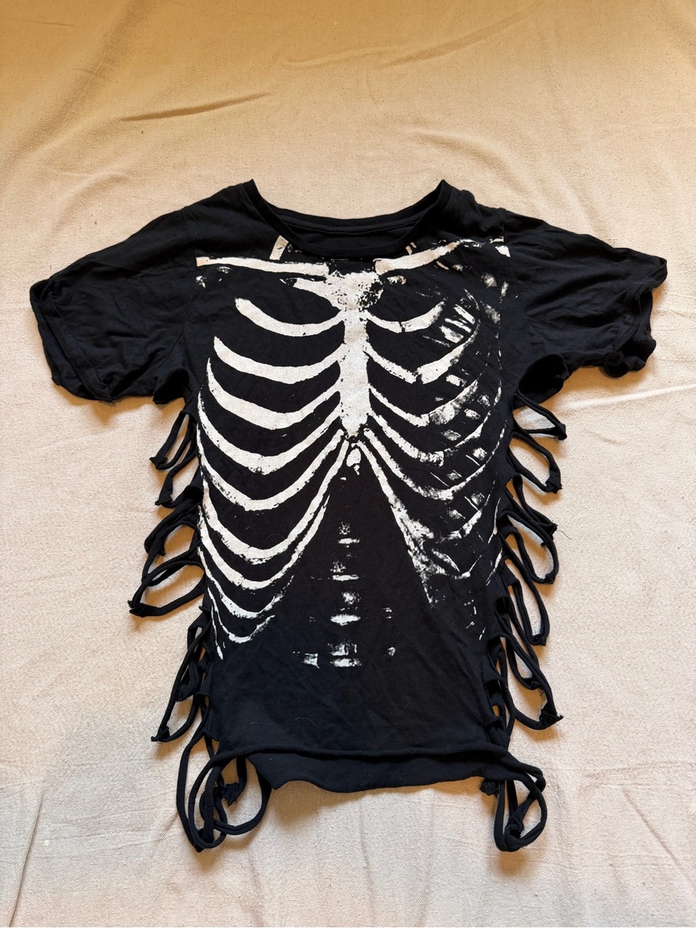 Blackheart - Skeleton/ribcage tee with side cutouts - small